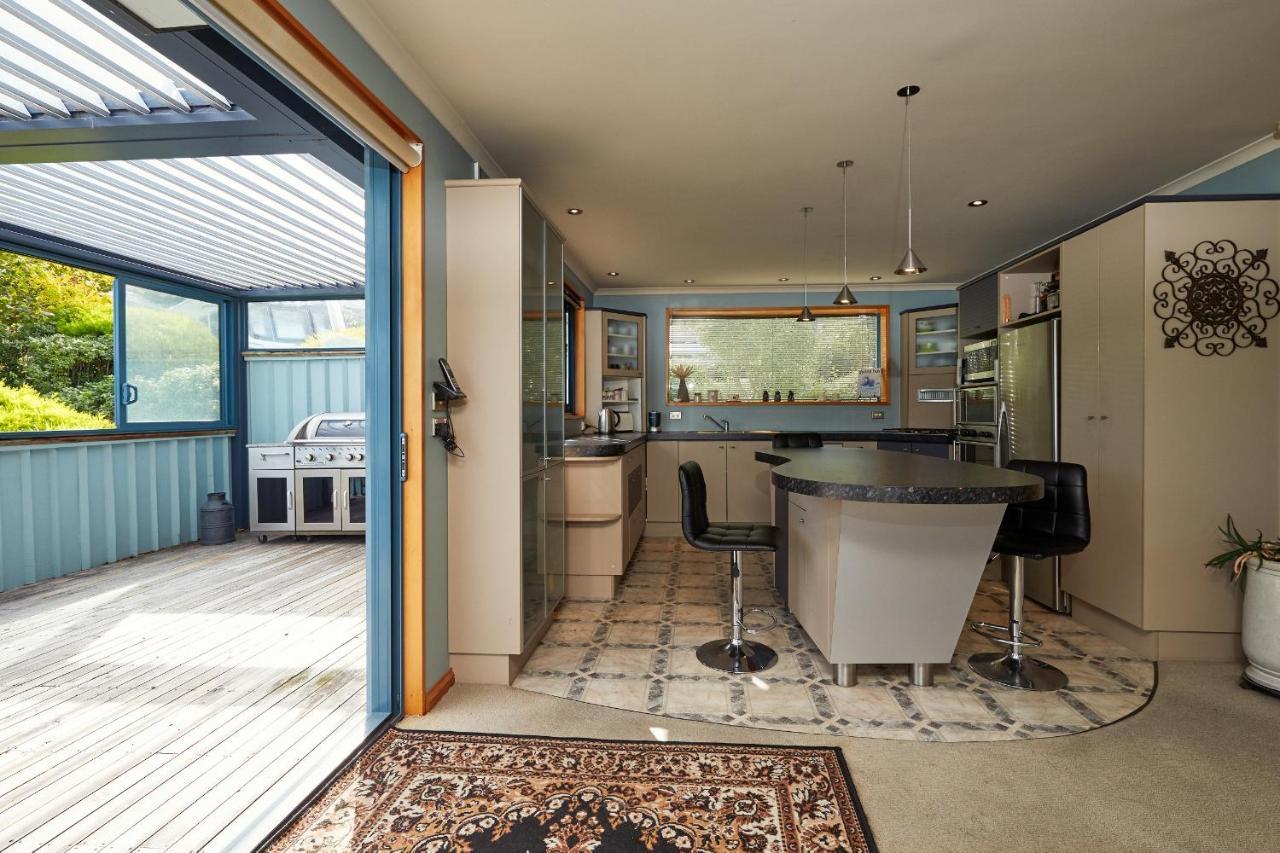 Akaroa Holiday Home Spacious And Quite With Stunning Harbour Views And Close To Town Exterior foto
