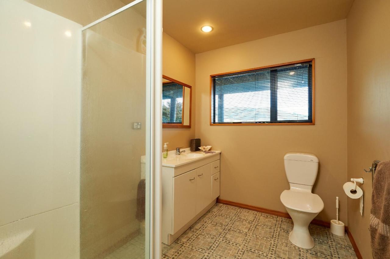 Akaroa Holiday Home Spacious And Quite With Stunning Harbour Views And Close To Town Exterior foto