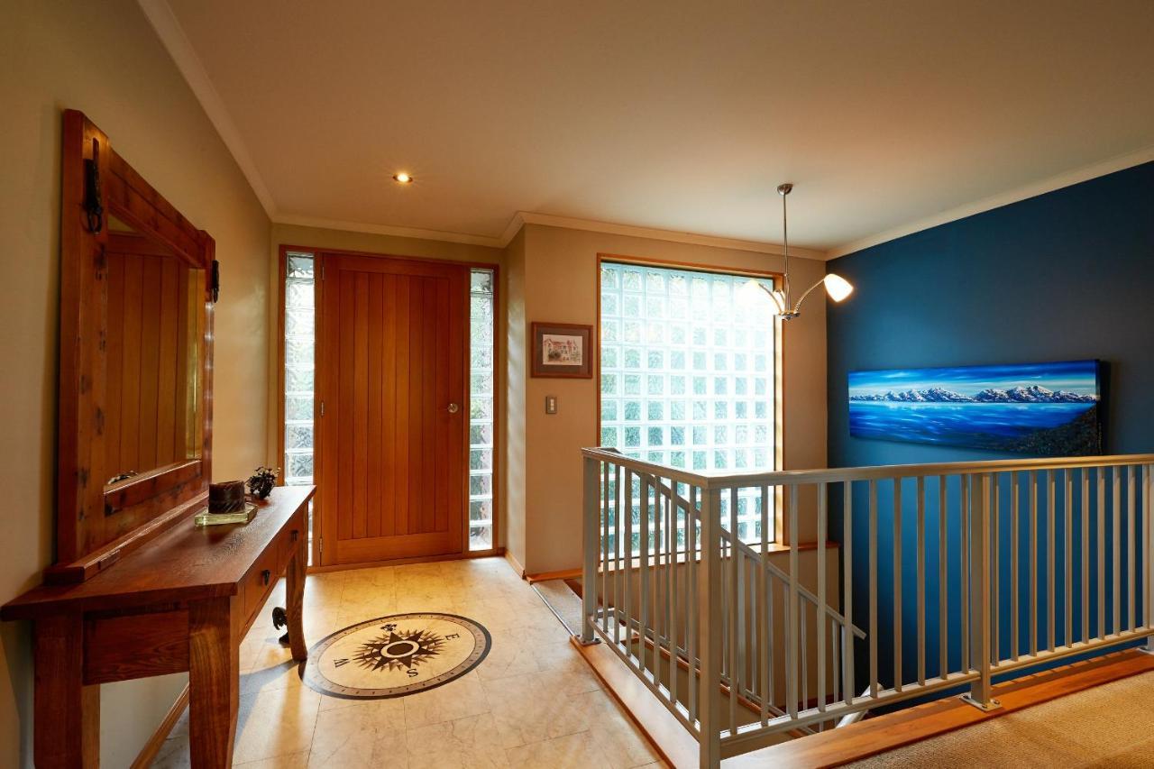 Akaroa Holiday Home Spacious And Quite With Stunning Harbour Views And Close To Town Exterior foto