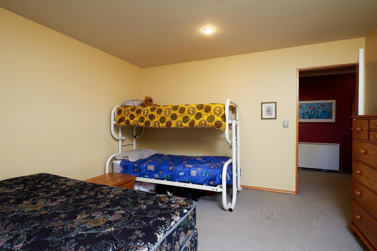 Akaroa Holiday Home Spacious And Quite With Stunning Harbour Views And Close To Town Exterior foto